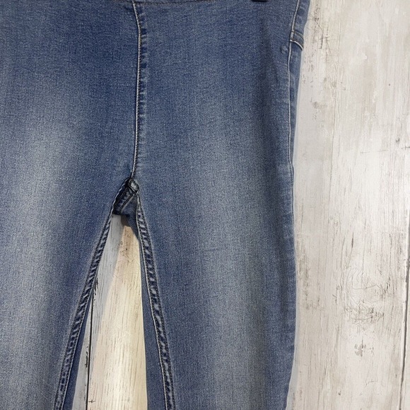 Free People Flare Jeans Penny Pull-On Size 26 Blue Denim Wide Leg Stretchy Boho - Picture 2 of 14